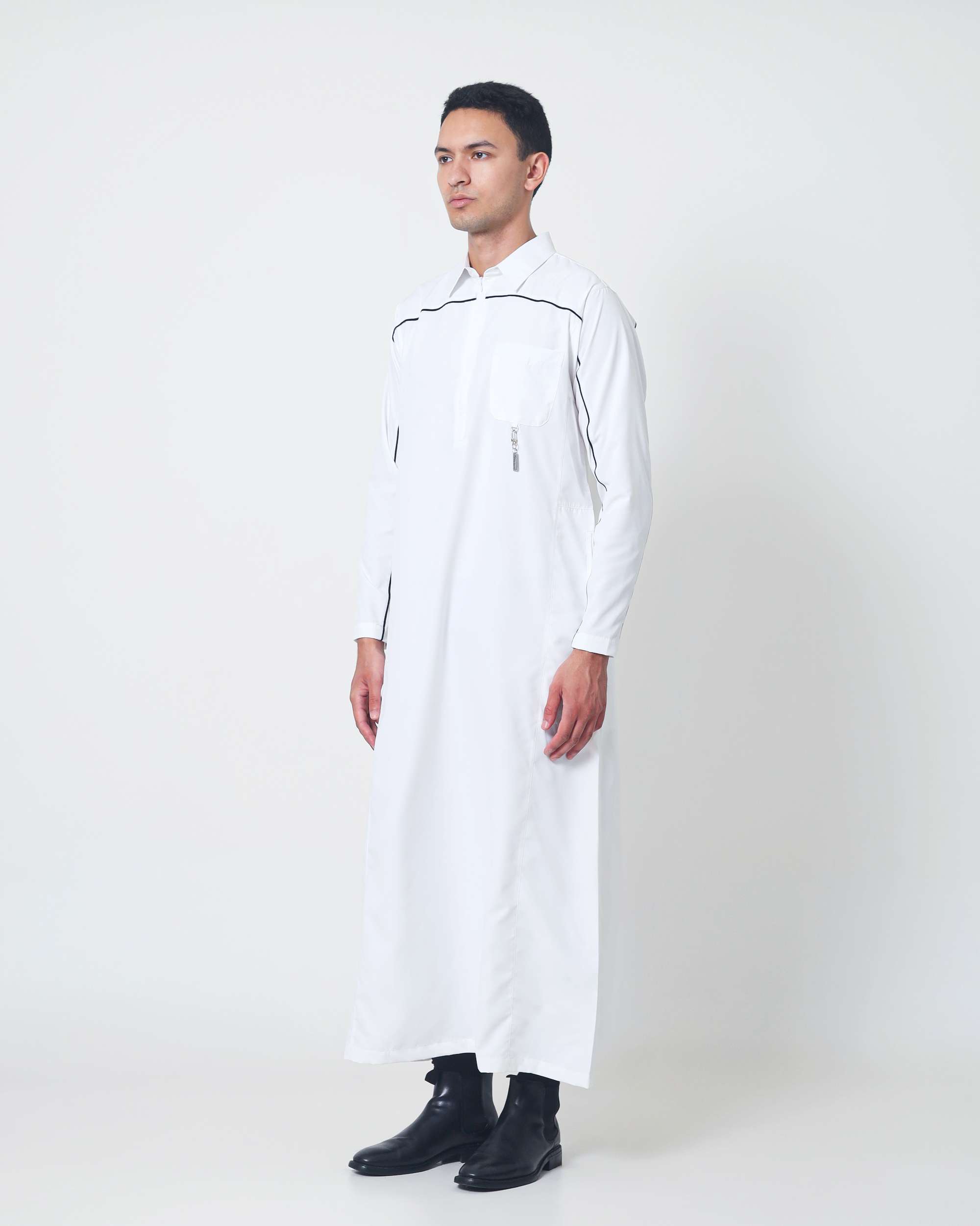 NUQTOH x ABYAD | AIZAN Thobe | Gamis Pria Premium dengan Slim Silhouette & Signature Piping & UV Protection - Image 10